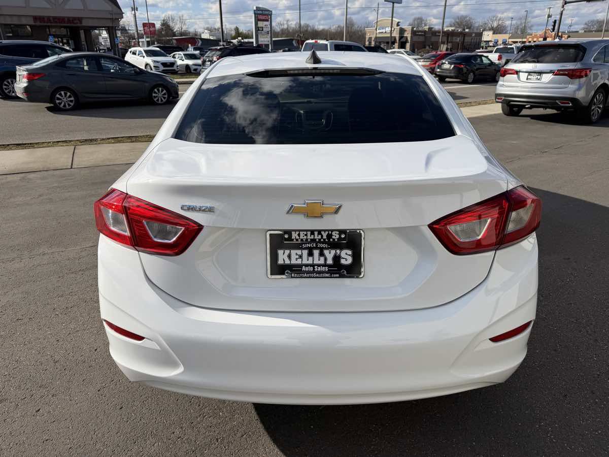 Used 2018 Chevrolet Cruze LS image 4
