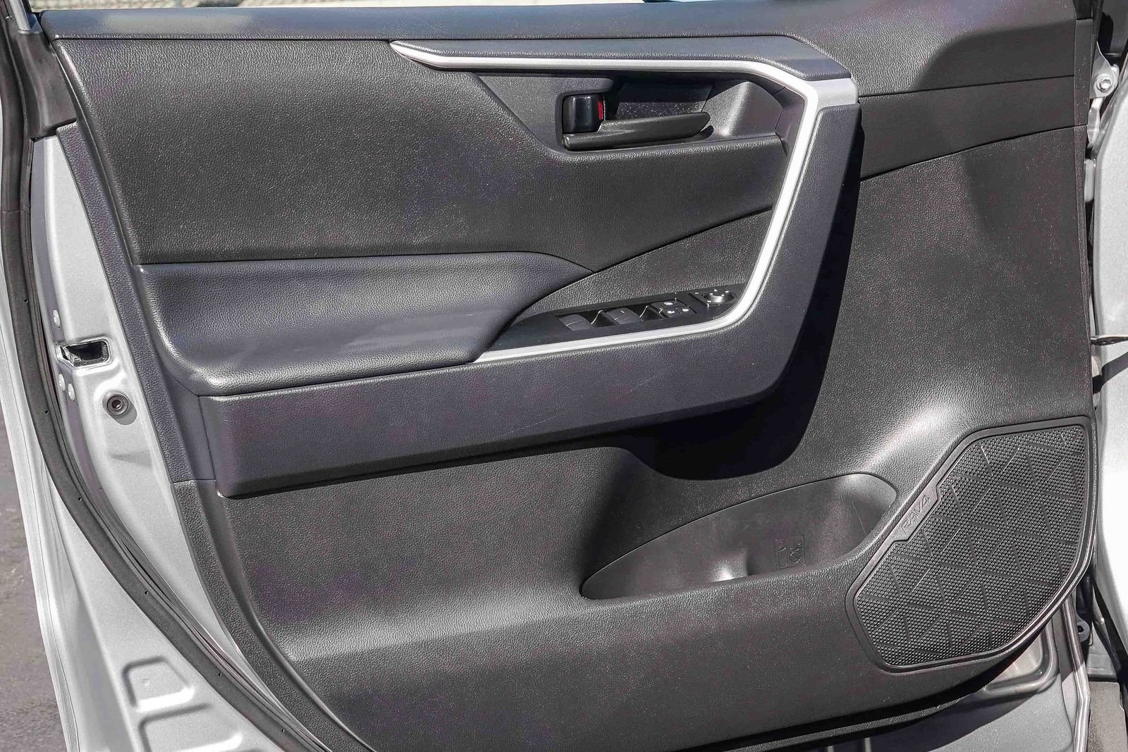 Certified 2025 Toyota RAV4 LE FWD image 24