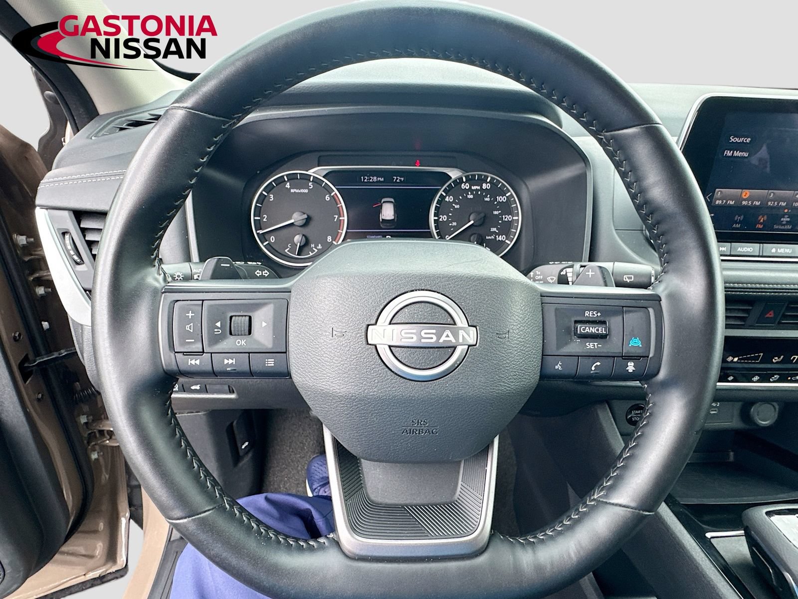 Used 2025 Nissan Rogue SV FWD image 14