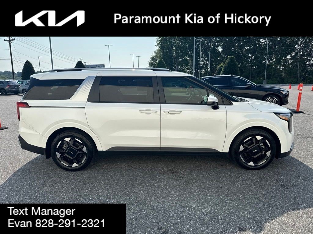 Used 2025 Kia Carnival EX FWD image 8