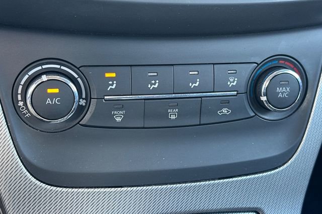 Used 2015 Nissan Sentra SR w/ Navigation Package image 24