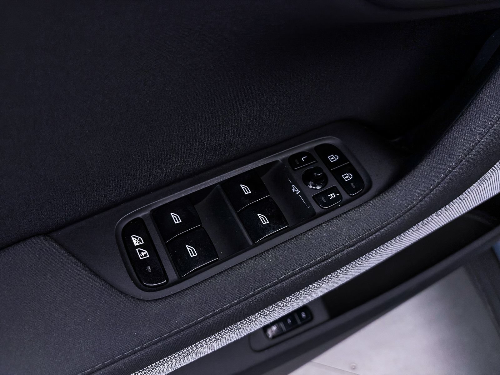 Used 2023 Polestar Polestar 2 w/ Pilot Pack AWD/4WD image 17