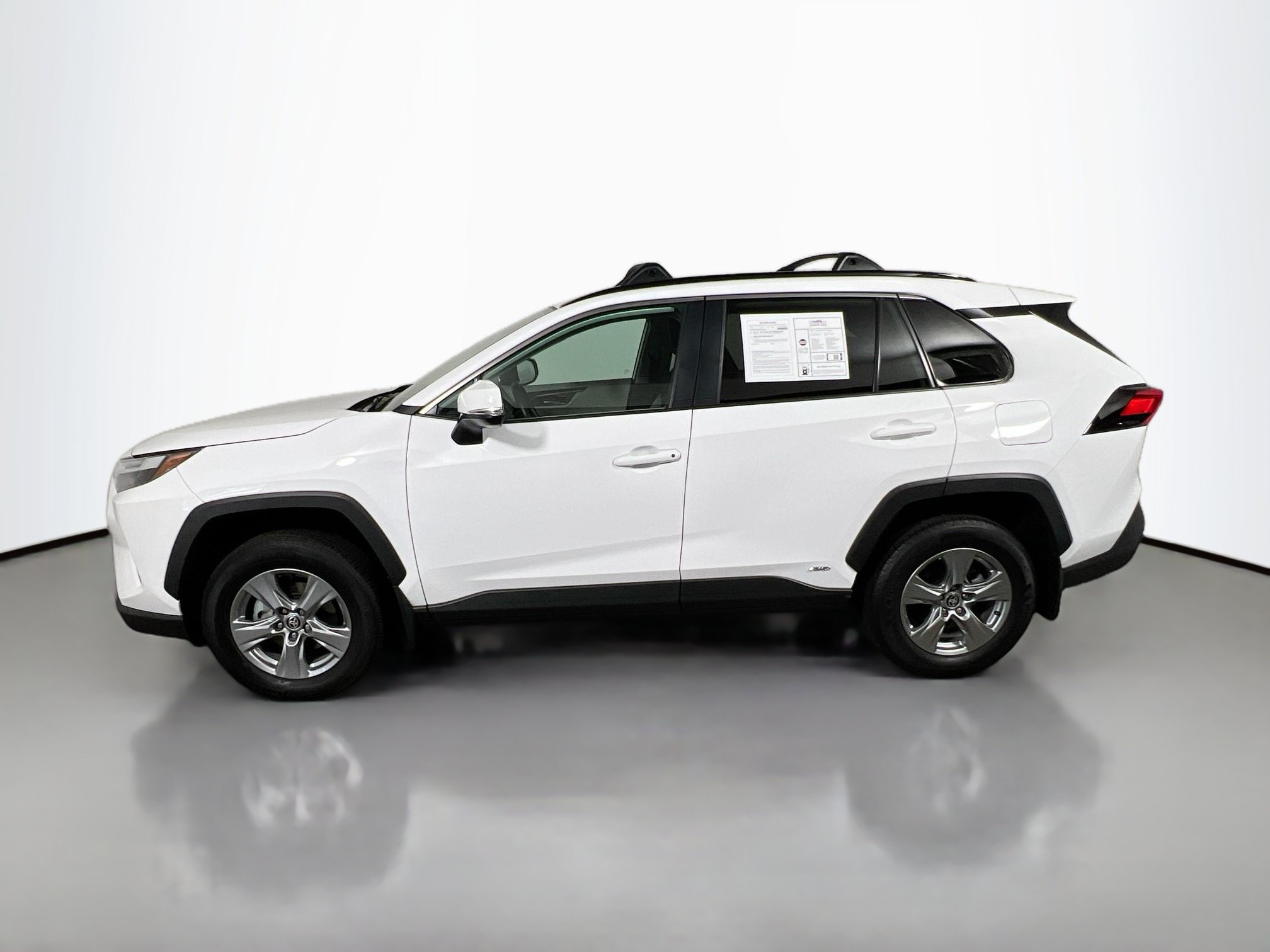 Used 2025 Toyota RAV4 XLE AWD/4WD image 9