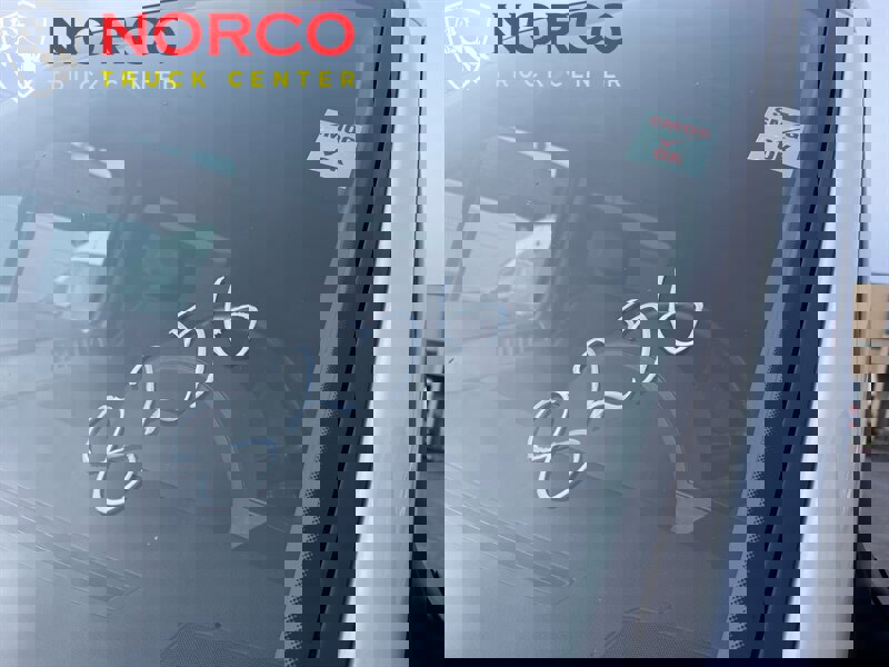 Used 2016 Mercedes-Benz Sprinter 2500 image 25