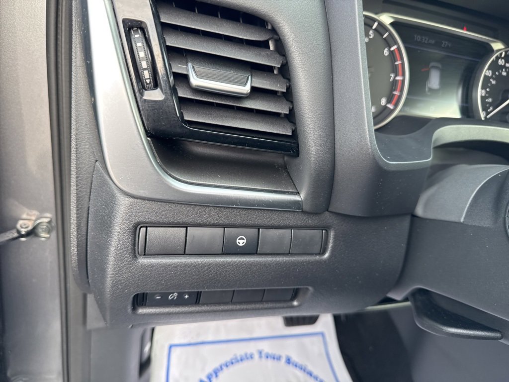 Used 2022 Nissan Rogue SV image 17