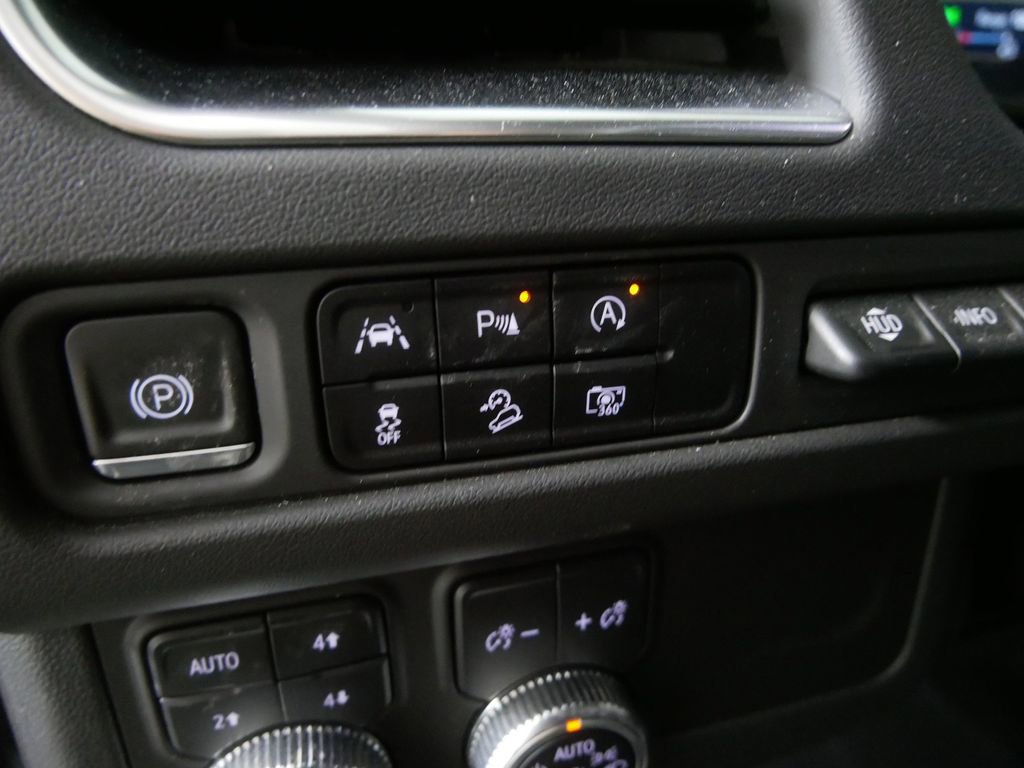 Used 2024 GMC Yukon AT4 w/ Technology Package image 17