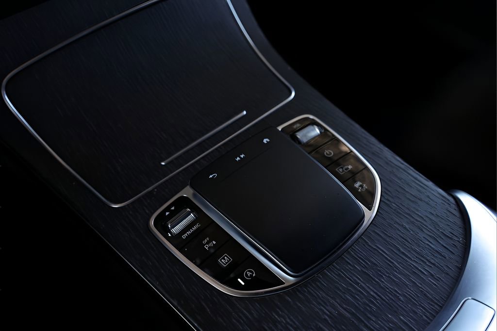 Used 2022 Mercedes-Benz GLC 300 4MATIC Coupe image 25