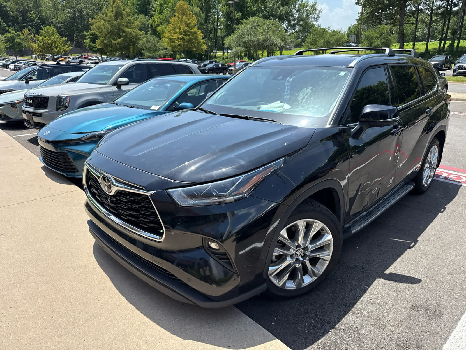 Used 2025 Toyota Highlander Limited FWD image 7