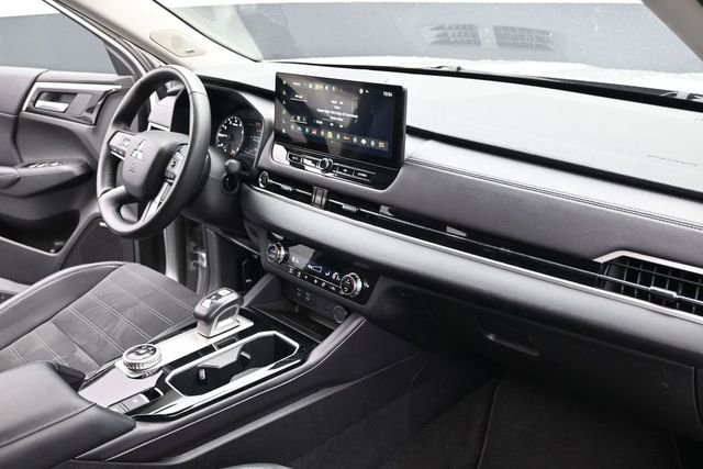 Used 2025 Mitsubishi Outlander SE AWD/4WD image 35