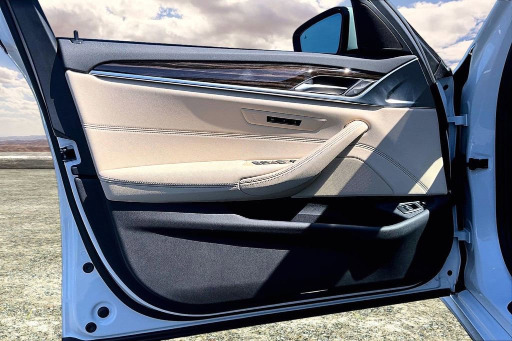 Used 2021 BMW 530e w/ Convenience Package image 20