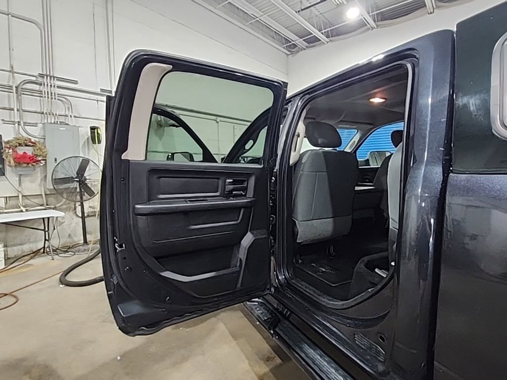 Used 2016 RAM 2500 Tradesman w/ Chrome Appearance Group AWD/4WD image 10