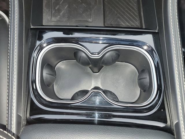 Used 2025 Chrysler Pacifica Limited image 23