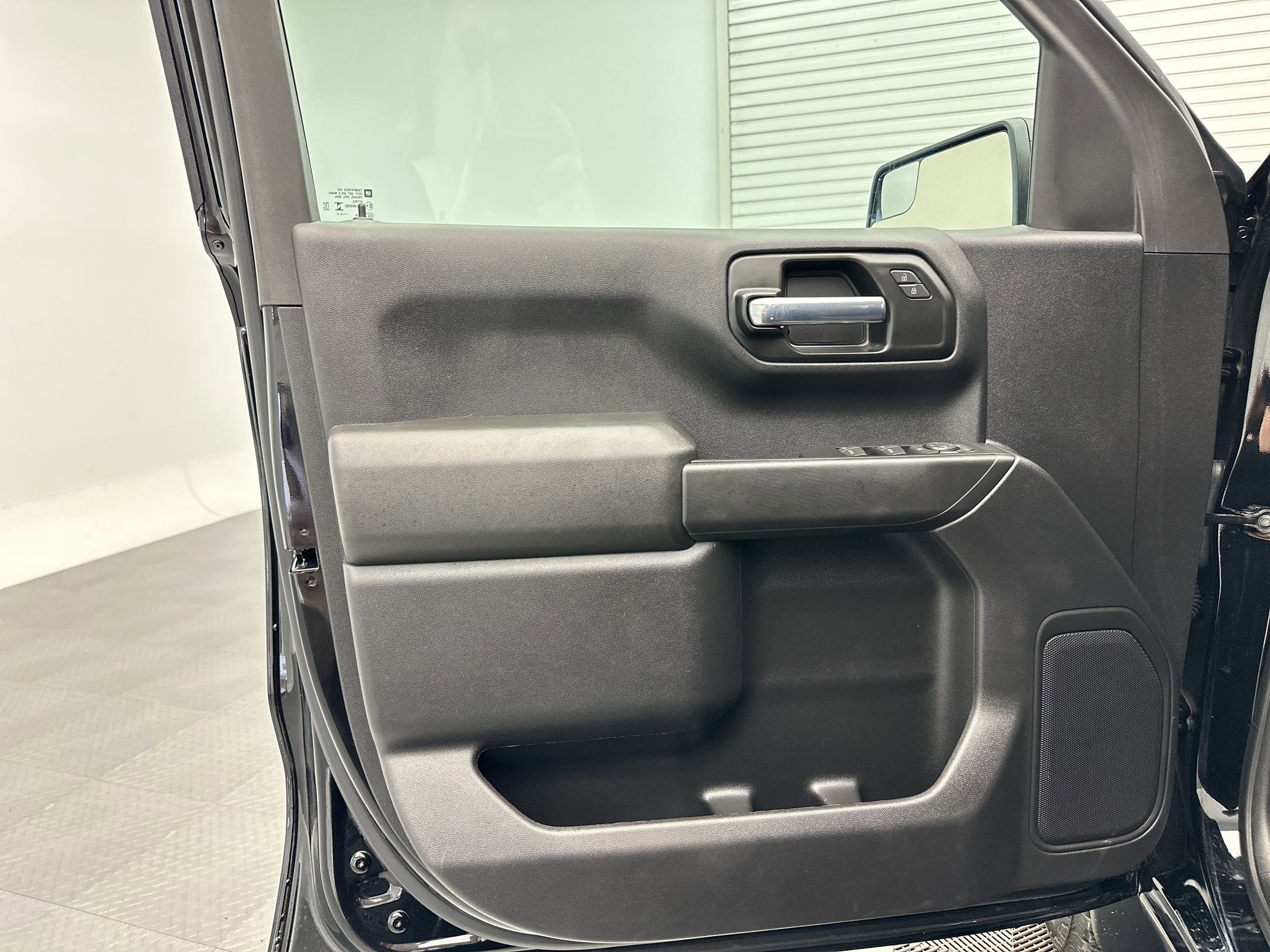 Certified 2025 Chevrolet Silverado 1500 Custom Trail Boss w/ Turbomax Blackout Package AWD/4WD image 21