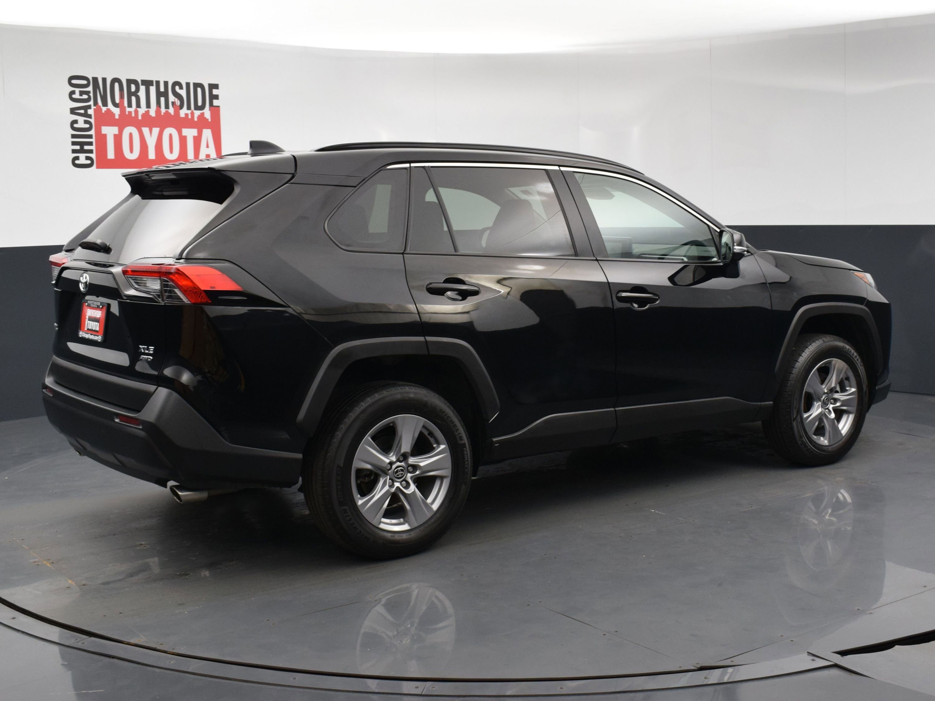 Used 2022 Toyota RAV4 XLE AWD/4WD image 4