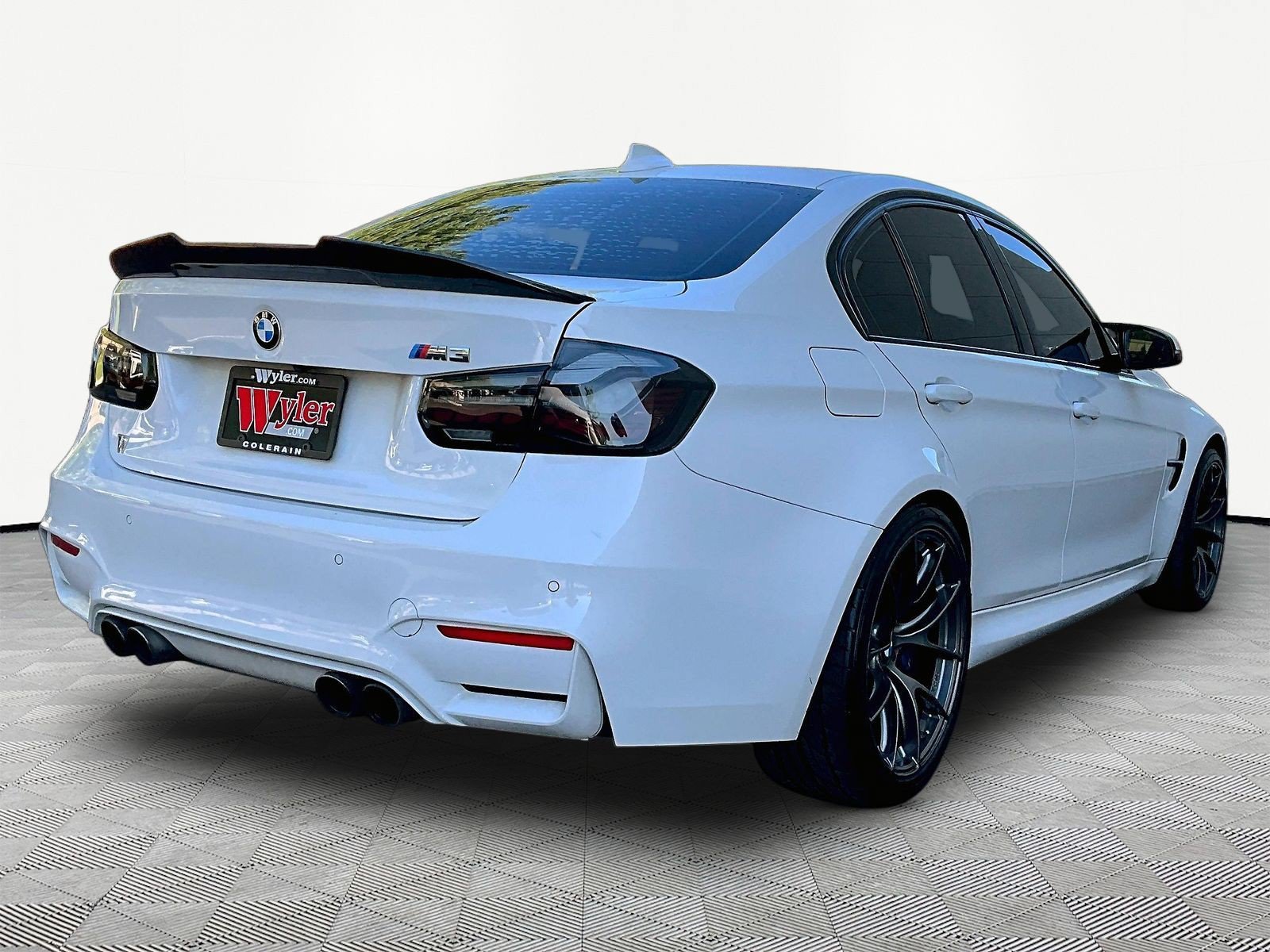 Used 2017 BMW M3 RWD image 6