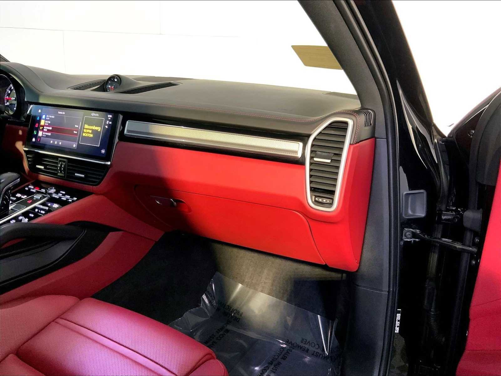 Certified 2022 Porsche Cayenne Platinum Edition image 22