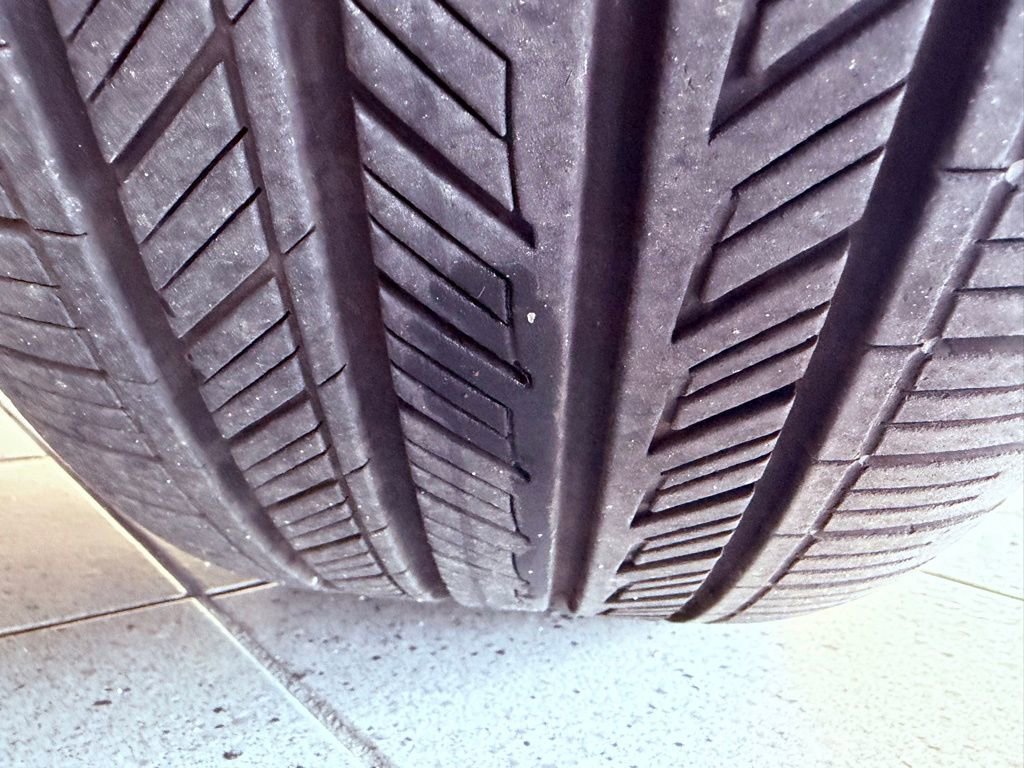 Used 2025 Volkswagen ID. Buzz 1st Edition image 19