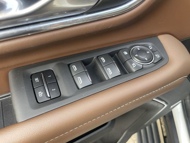 Used 2023 Chevrolet Suburban High Country image 13