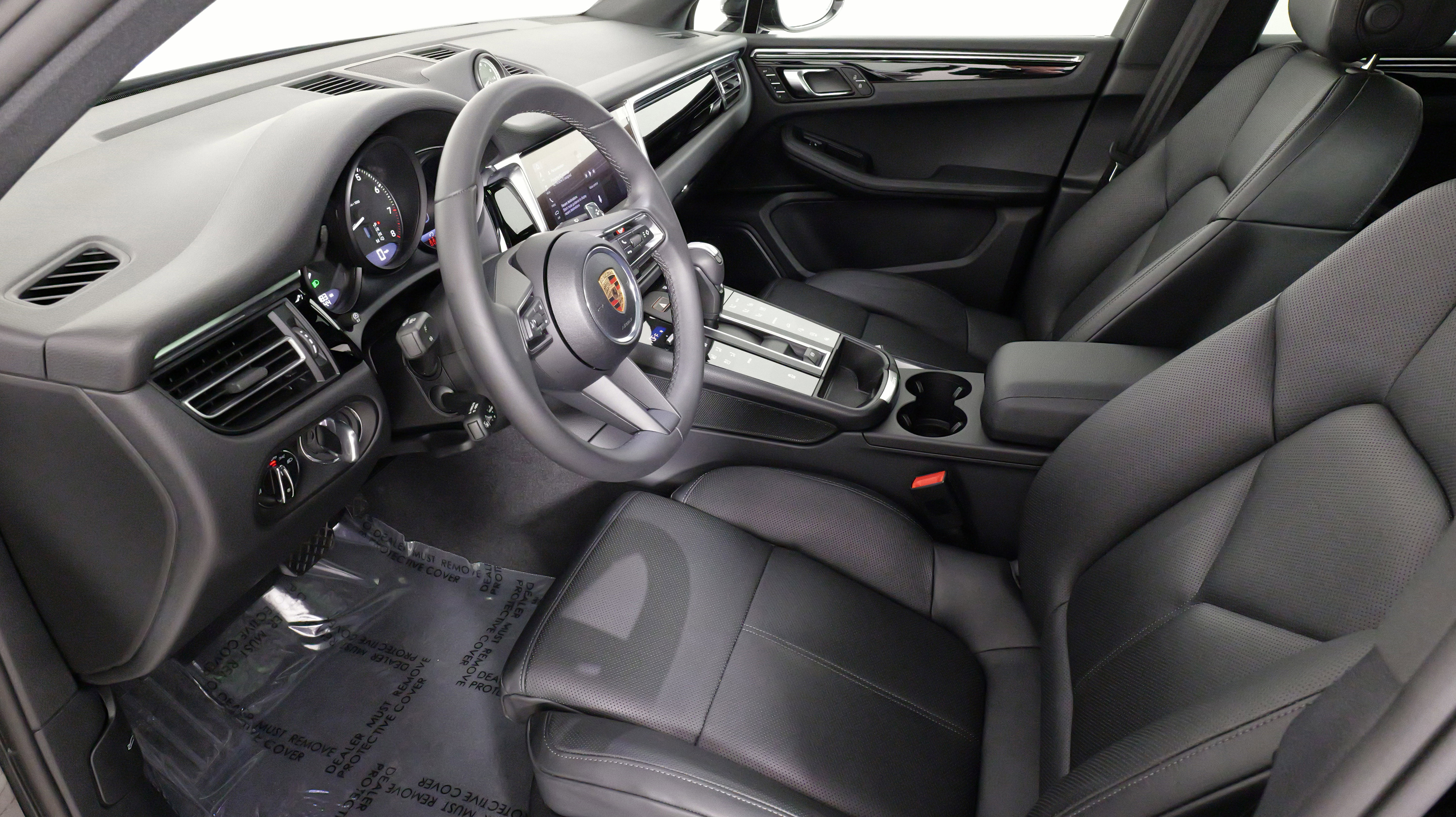 Used 2025 Porsche Macan image 31