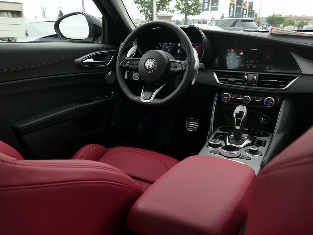 New 2025 Alfa Romeo Giulia AWD image 26