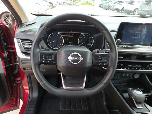 Used 2025 Nissan Rogue SV w/ SV Premium Package image 16