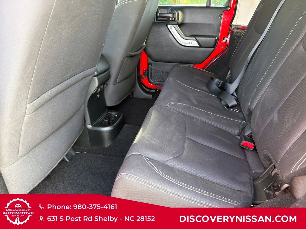 Used 2017 Jeep Wrangler Unlimited Sahara w/ Connectivity Group image 26