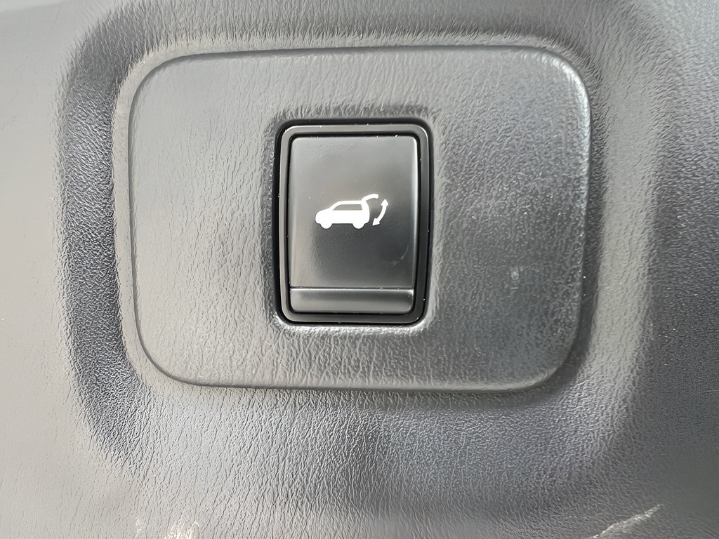 Used 2018 Nissan Pathfinder SL w/ Midnight Edition Package AWD/4WD image 11