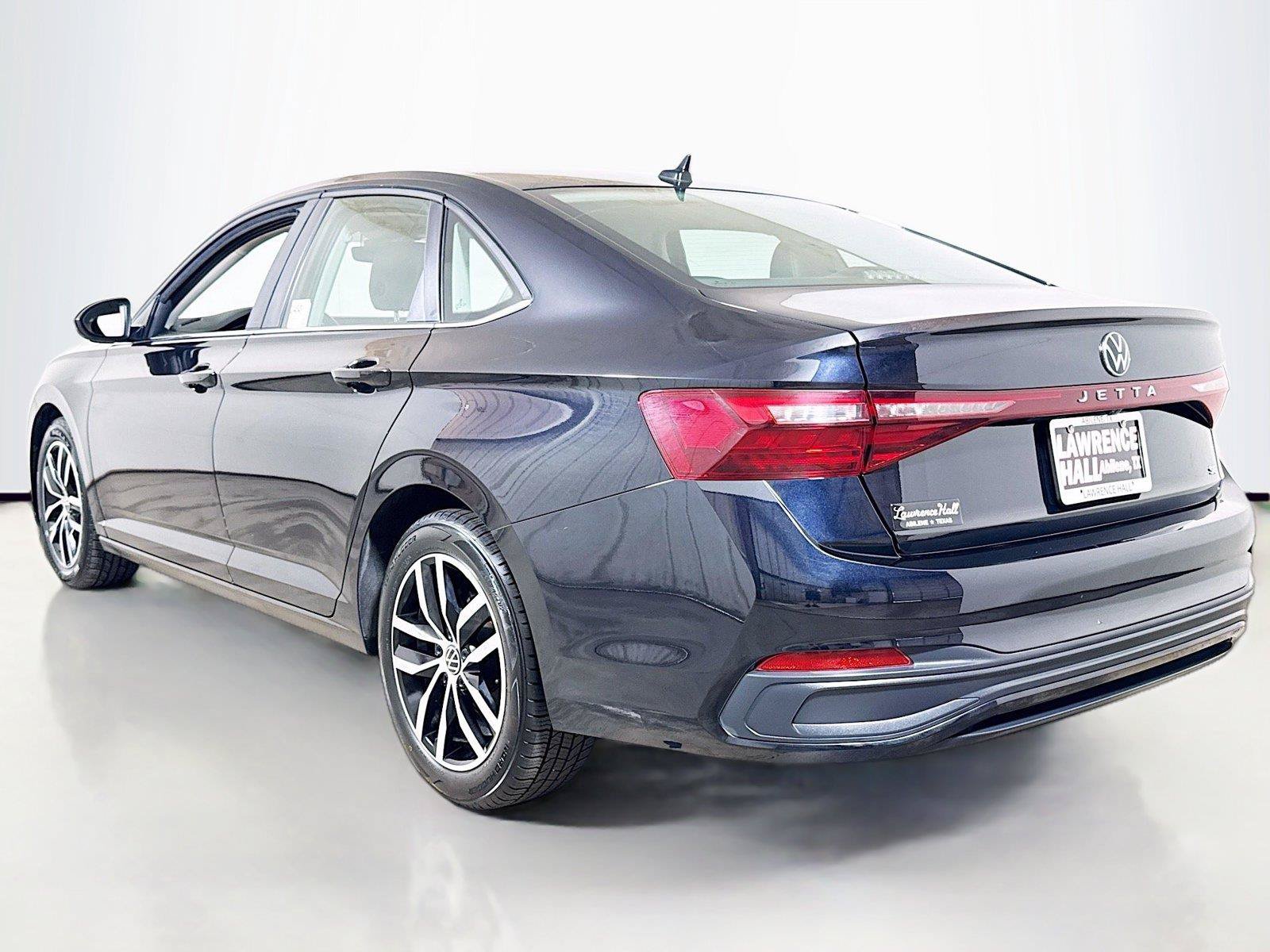Used 2025 Volkswagen Jetta SE FWD image 6