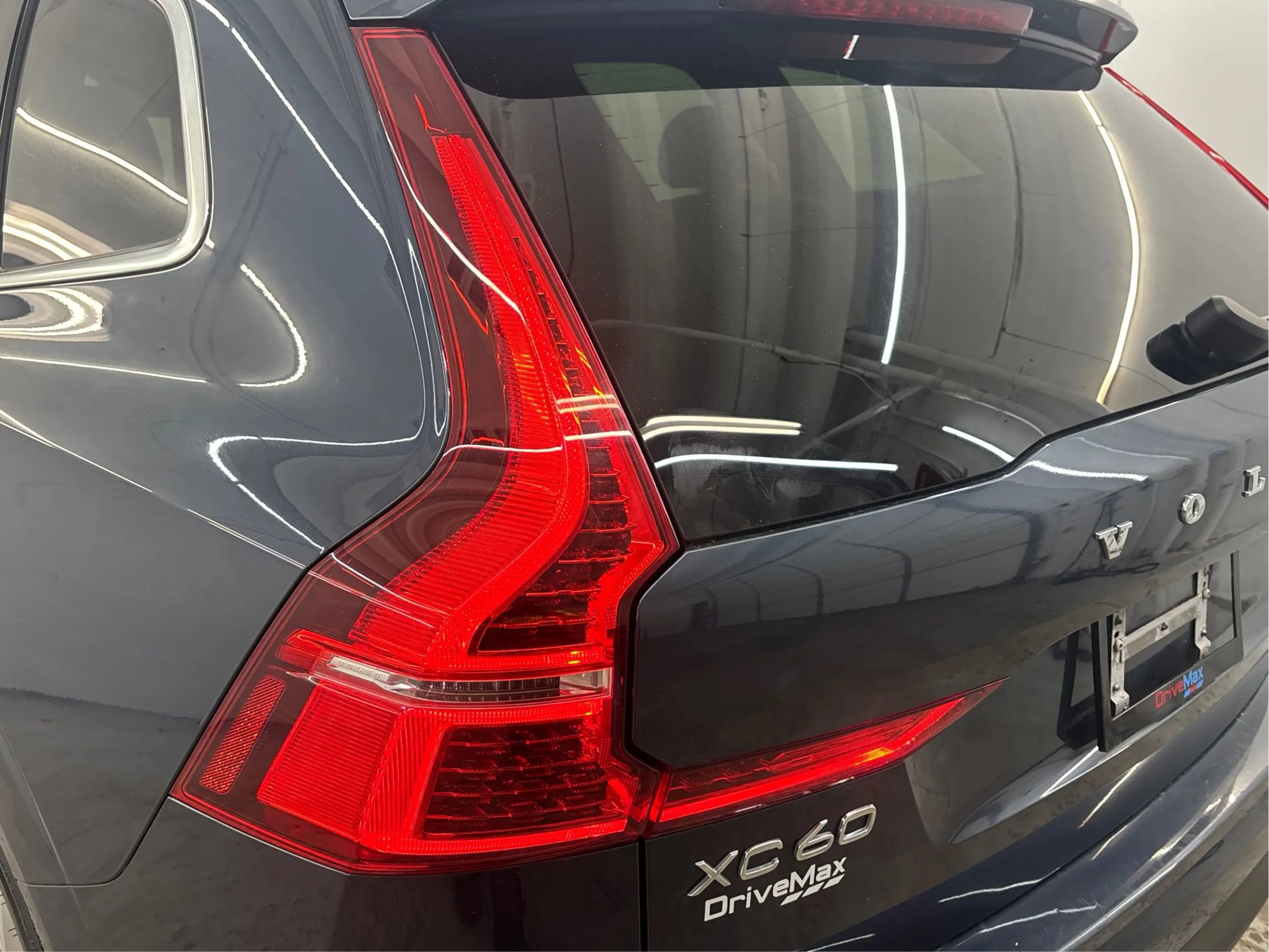 Used 2019 Volvo XC60 T5 Momentum w/ Multimedia Package image 35