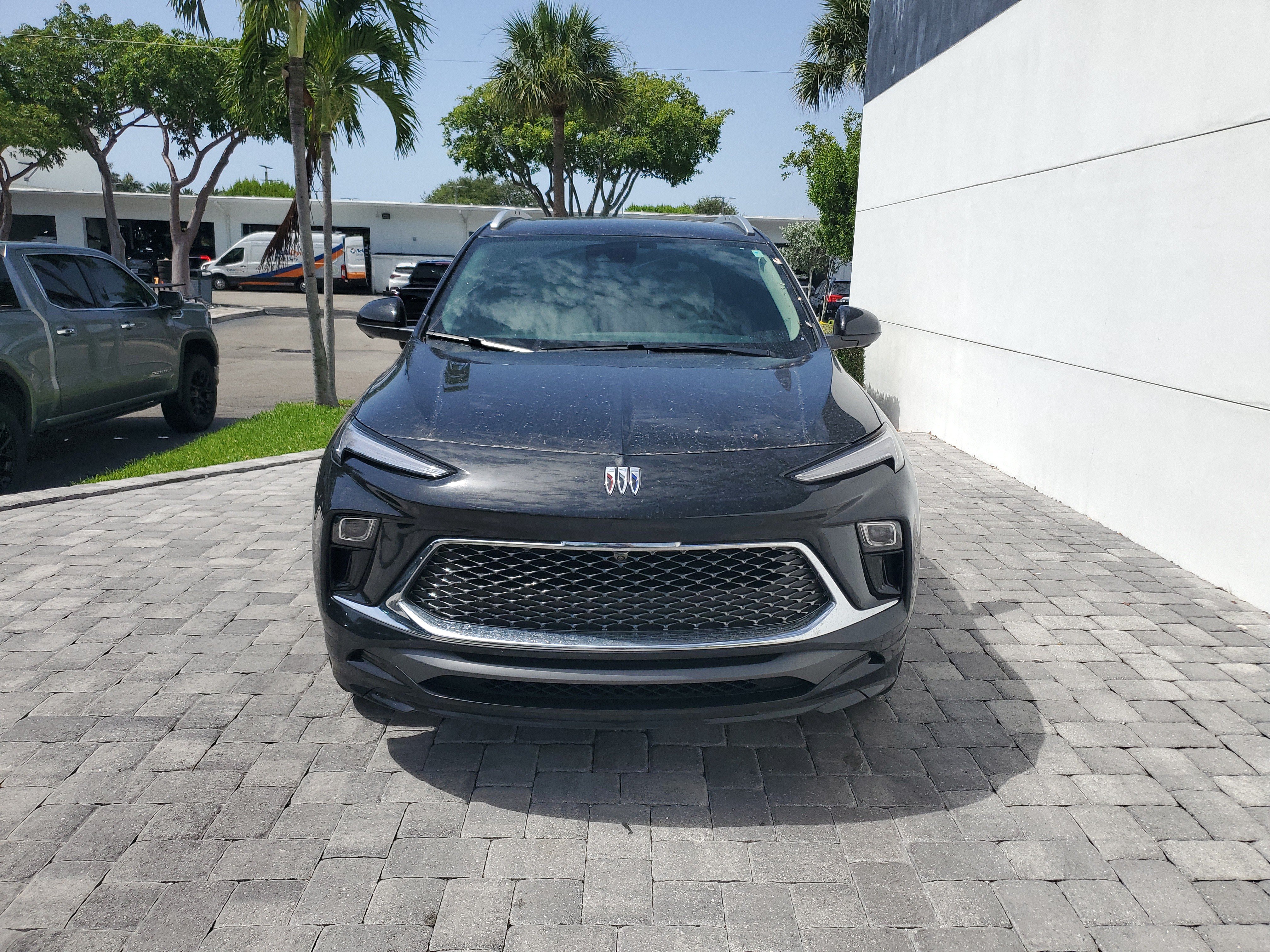 Used 2025 Buick Encore GX Avenir w/ Avenir Technology Package FWD image 2