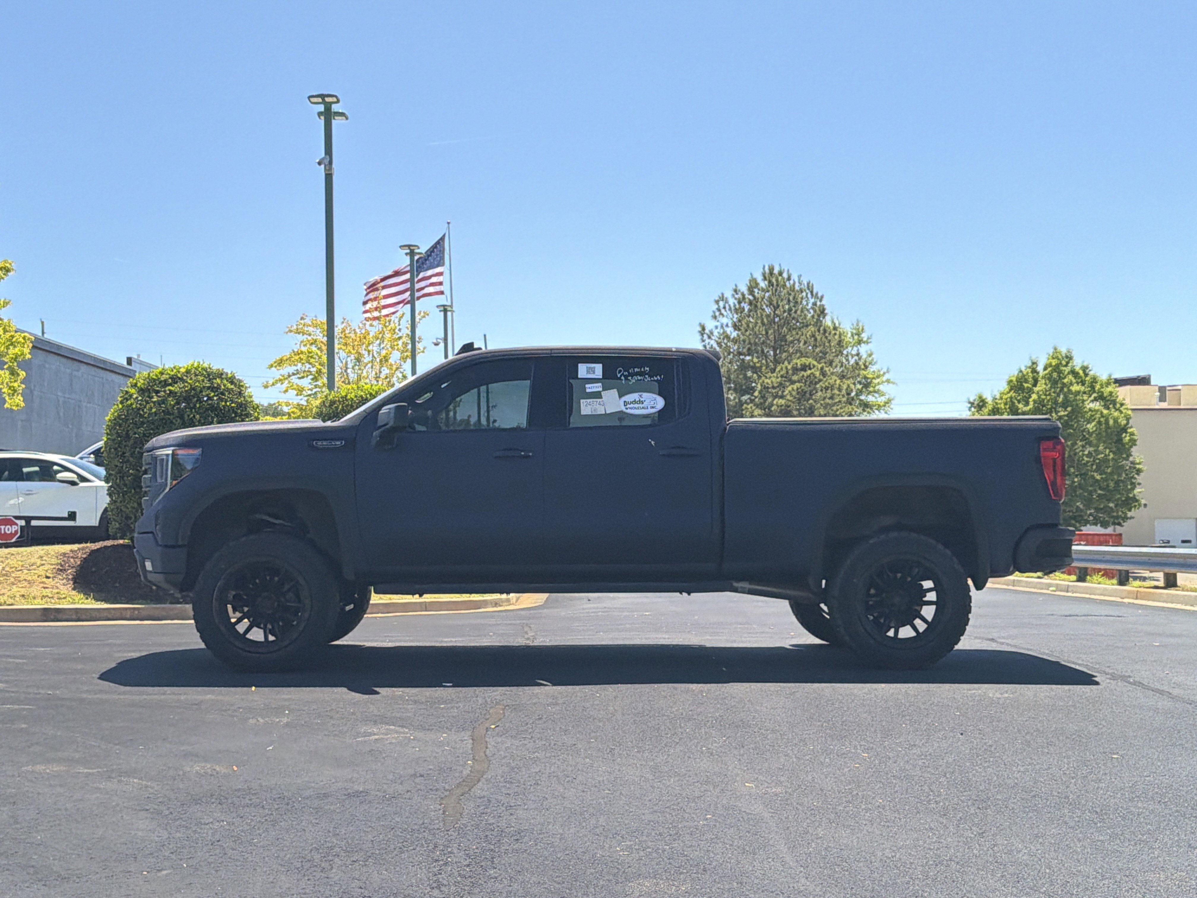 Used 2022 GMC Sierra 1500 Elevation w/ X31 Off-Road Package AWD/4WD image 14