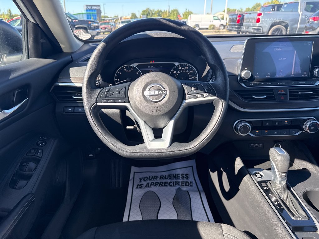 Used 2025 Nissan Altima 2.5 SV AWD/4WD image 14