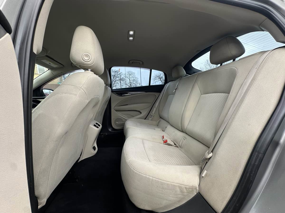 Used 2018 Buick Regal Preferred image 18