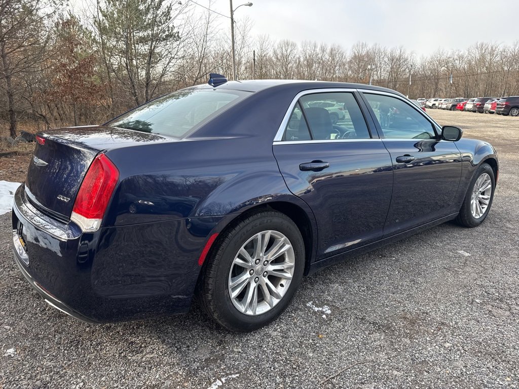 Used 2017 Chrysler 300 Limited image 10