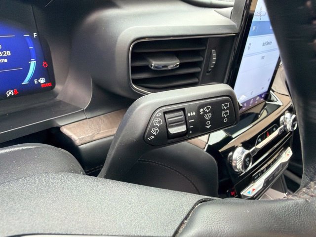 Used 2022 Ford Explorer Platinum w/ Equipment Group 601A AWD/4WD image 28