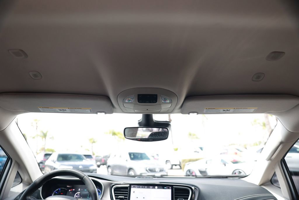 Used 2023 Chrysler Pacifica Touring-L w/ Uconnect Theater Family Group FWD image 32