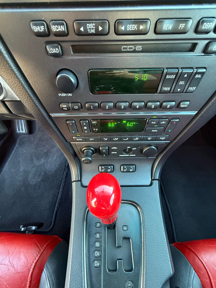 Used 2003 Ford Thunderbird Deluxe image 25