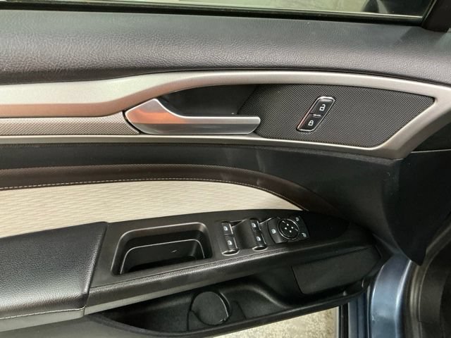 Used 2019 Ford Fusion SE w/ Equipment Group 151A FWD image 15