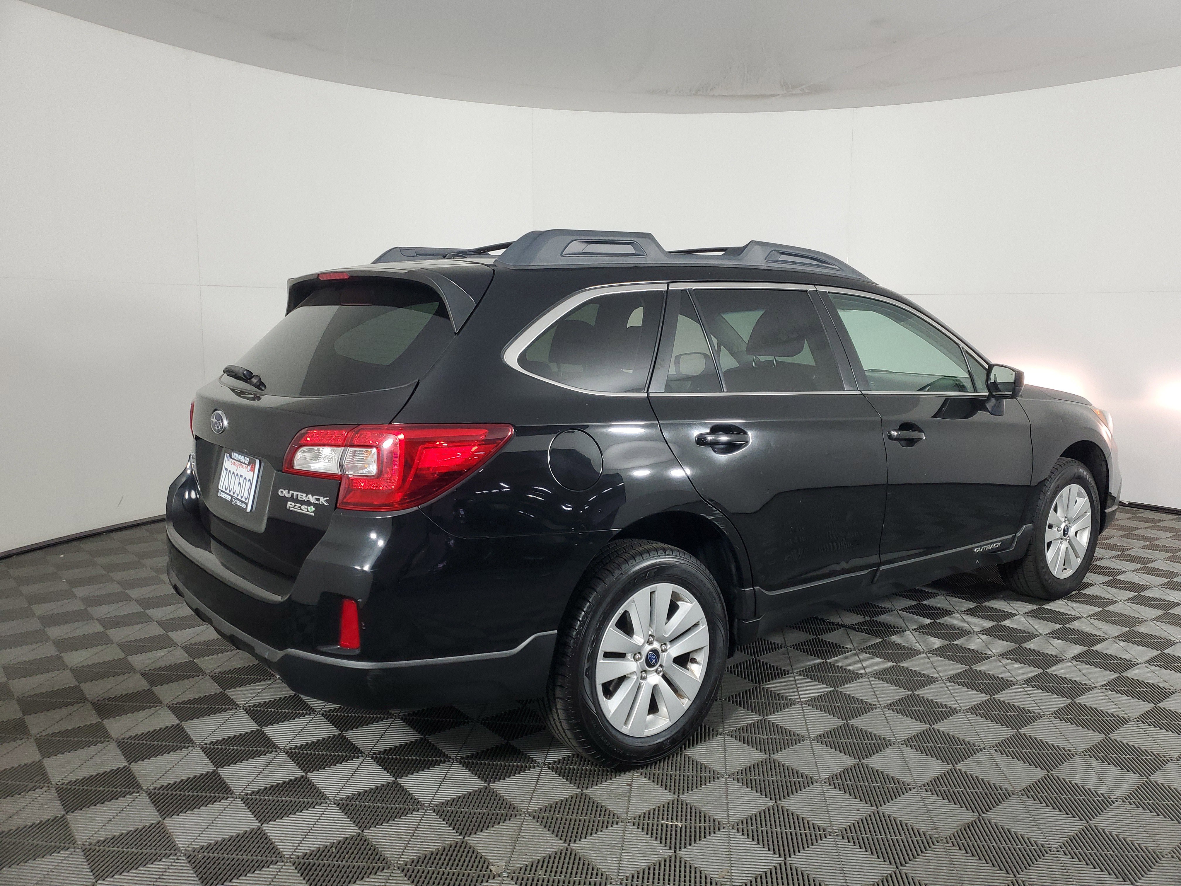 Used 2015 Subaru Outback 2.5i Premium AWD/4WD image 4