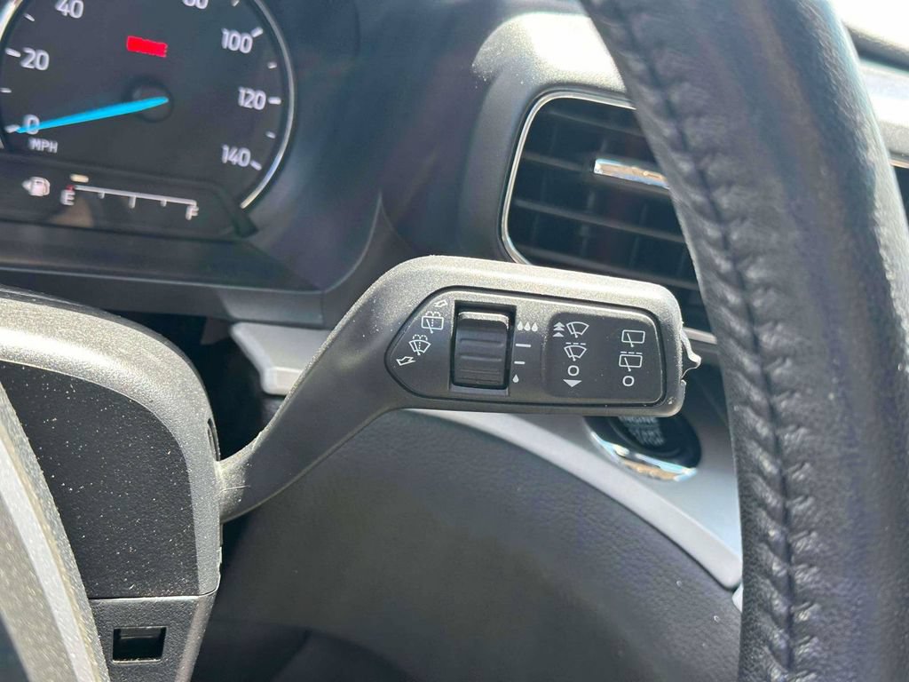 Used 2022 Ford Explorer XLT w/ Equipment Group 202A AWD/4WD image 26