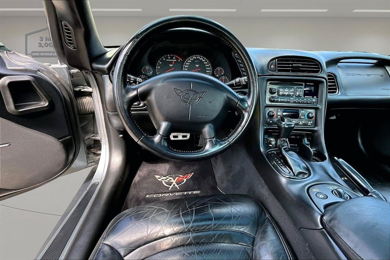 Used 2004 Chevrolet Corvette Coupe w/ Roof Package RWD image 8