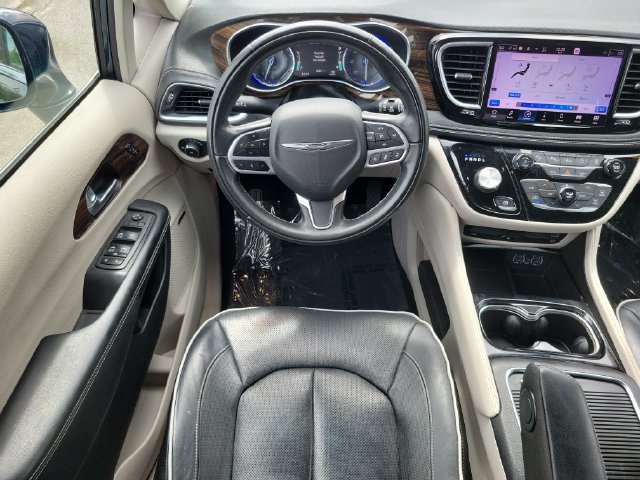 Used 2022 Chrysler Pacifica Limited w/ Uconnect Theater Family Group AWD/4WD image 14