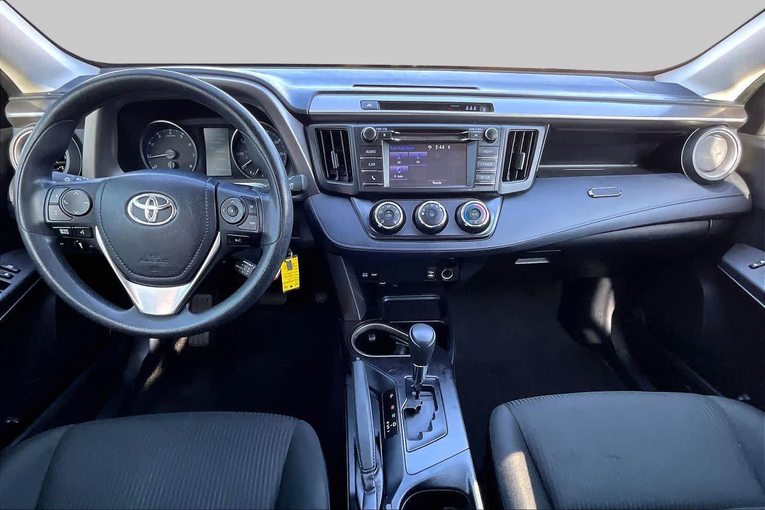 Used 2018 Toyota RAV4 LE FWD image 15