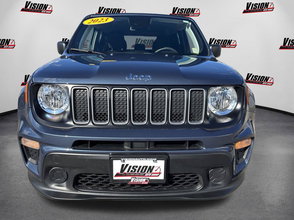Used 2023 Jeep Renegade Latitude AWD/4WD image 2