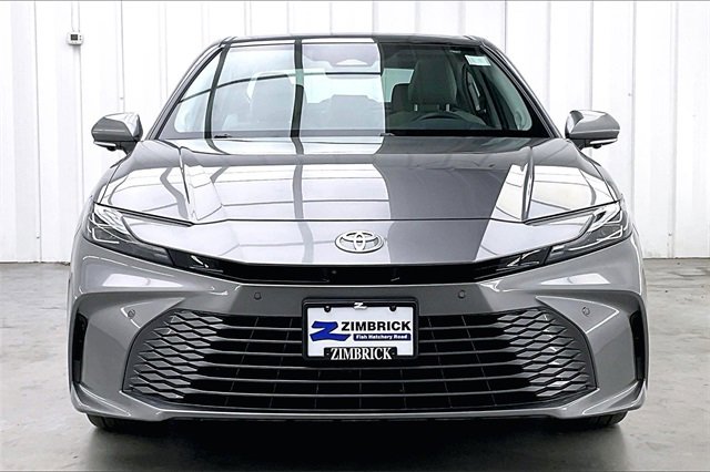 Used 2025 Toyota Camry XLE image 3