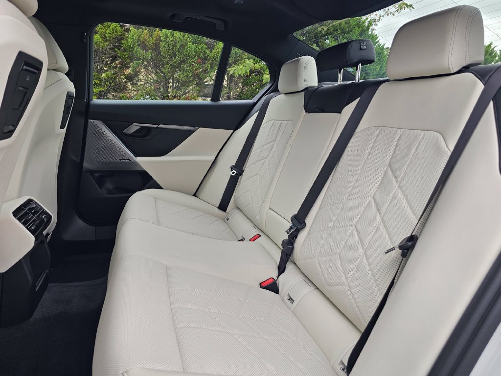 New 2027 BMW 530i w/ Convenience Package RWD image 19
