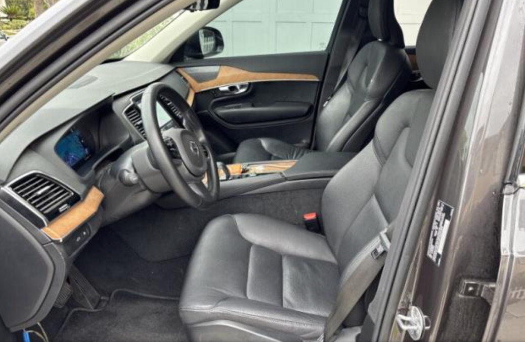 Used 2025 Volvo XC90 T8 Plus AWD/4WD image 2