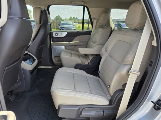 Used 2024 Lincoln Navigator Reserve image 16