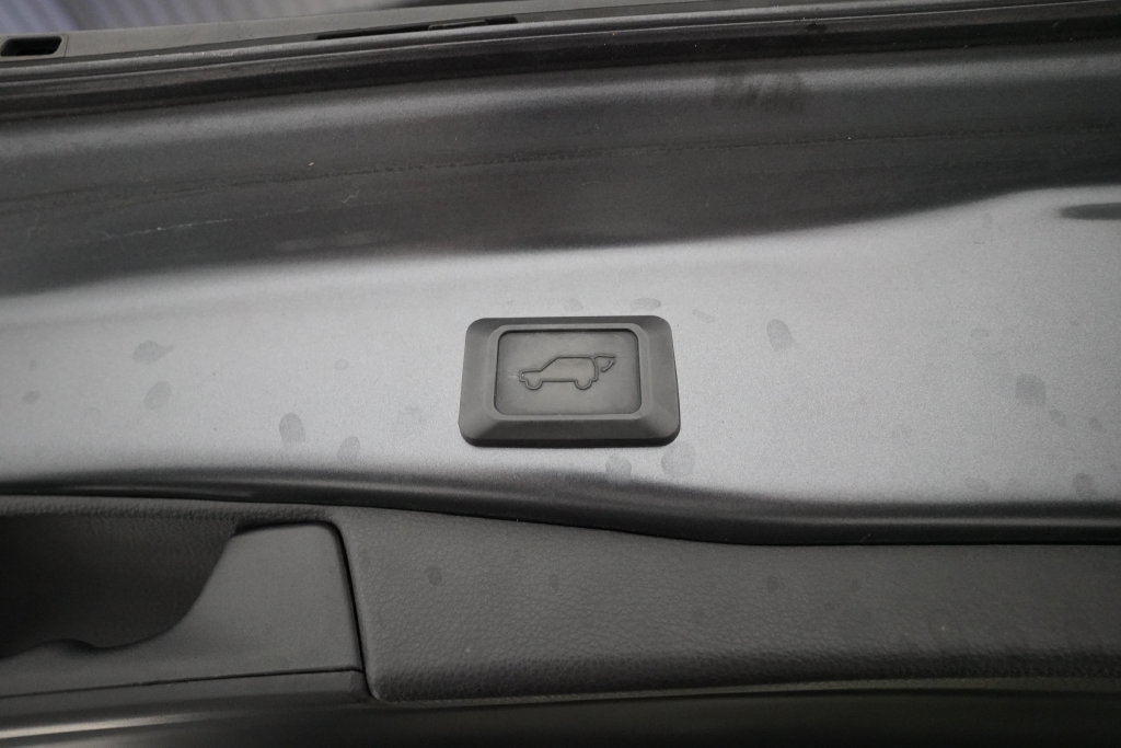 Used 2019 Toyota RAV4 Limited AWD/4WD image 15