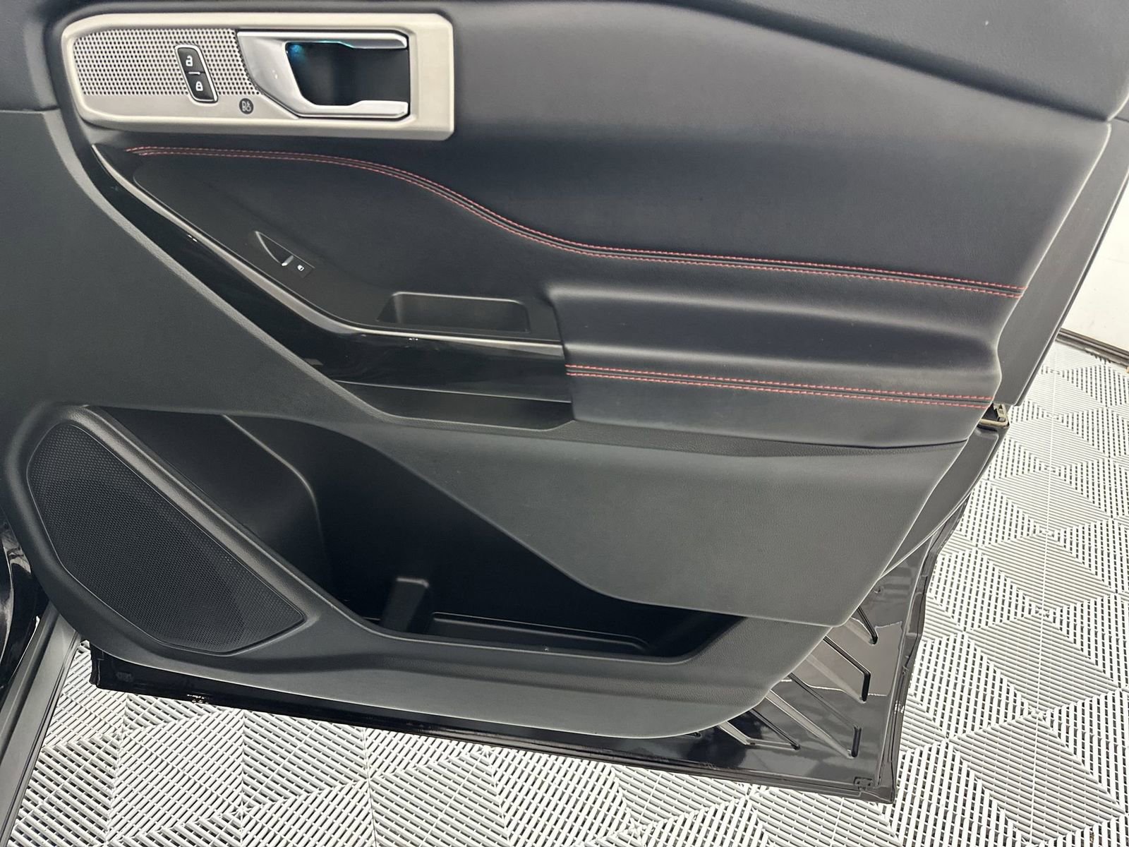 Used 2022 Ford Explorer ST-Line w/ Class IV Trailer Tow Package RWD image 32